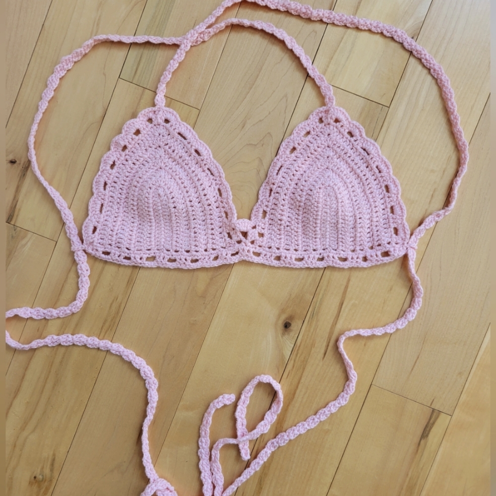 NWOT cute rose crochet bikini top size - Small